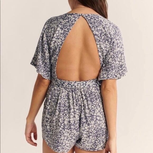 Abercrombie & Fitch S Mauve Short Sleeve Open Back Pocket Romper - Picture 2 of 9